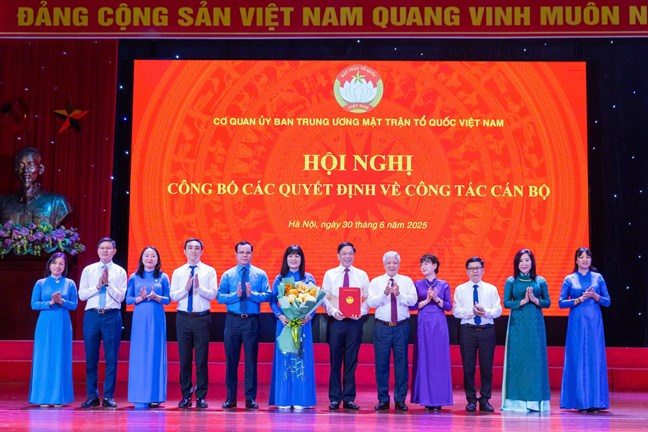 Công bố Quyết định thành lập 19 Ban, đơn vị Cơ quan Ủy ban Trung ương MTTQ Việt Nam- Ảnh 19. Công bố Quyết định thành lập 19 Ban, đơn vị Cơ quan Ủy ban Trung ương MTTQ Việt Nam- Ảnh 19.