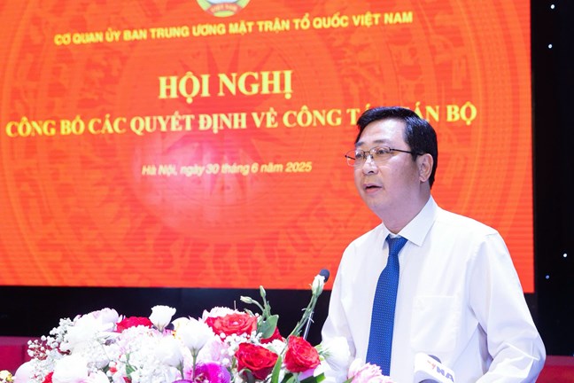 Công bố Quyết định thành lập 19 Ban, đơn vị Cơ quan Ủy ban Trung ương MTTQ Việt Nam- Ảnh 8. Công bố Quyết định thành lập 19 Ban, đơn vị Cơ quan Ủy ban Trung ương MTTQ Việt Nam- Ảnh 8.