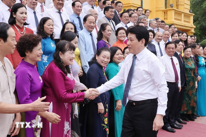 Chủ tịch nước: Mỗi người hãy coi học tập là quyền lợi, trách nhiệm, nghĩa vụ- Ảnh 1. Chủ tịch nước: Mỗi người hãy coi học tập là quyền lợi, trách nhiệm, nghĩa vụ- Ảnh 1.
