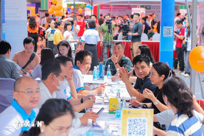 Điểm chuẩn đại học 2025 có thể giảm ở nhiều khối, thí sinh cân nhắc chọn ngành- Ảnh 1. Điểm chuẩn đại học 2025 có thể giảm ở nhiều khối, thí sinh cân nhắc chọn ngành- Ảnh 1.