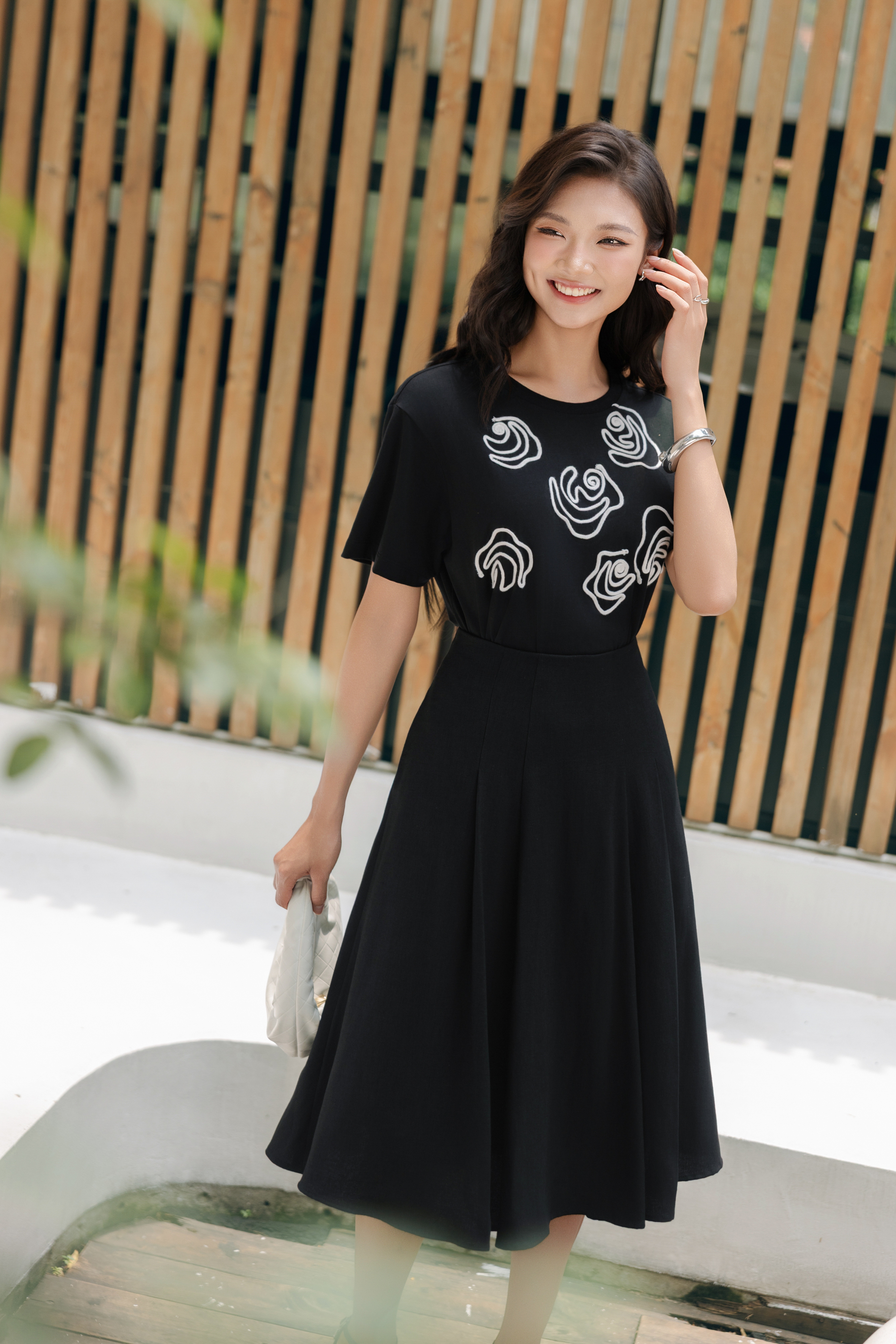 Váy "2 trong 1" - Rạng rỡ đi làm, tỏa sáng đêm tiệc- Ảnh 5. Váy "2 trong 1" - Rạng rỡ đi làm, tỏa sáng đêm tiệc- Ảnh 5.