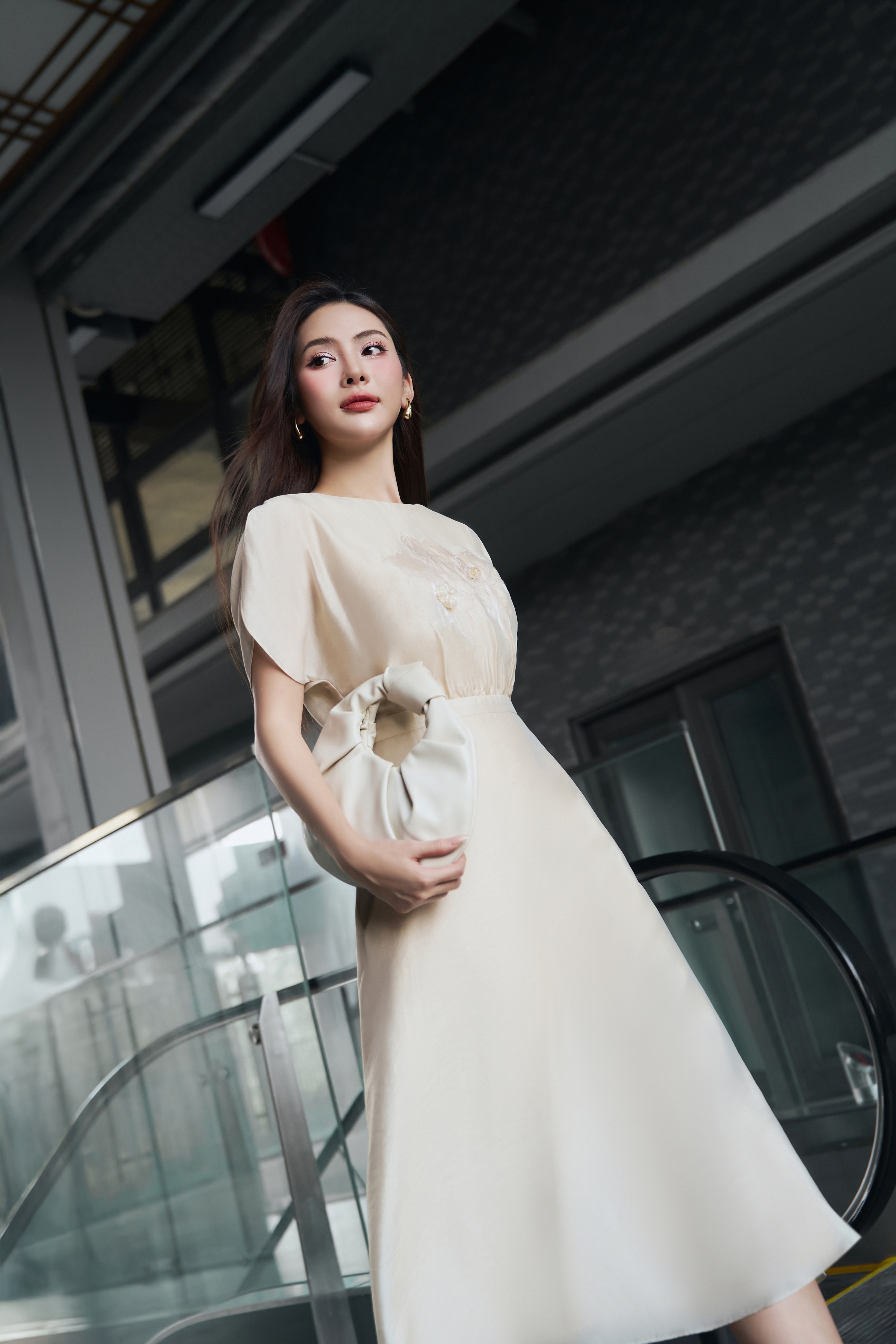 Váy "2 trong 1" - Rạng rỡ đi làm, tỏa sáng đêm tiệc- Ảnh 6. Váy "2 trong 1" - Rạng rỡ đi làm, tỏa sáng đêm tiệc- Ảnh 6.
