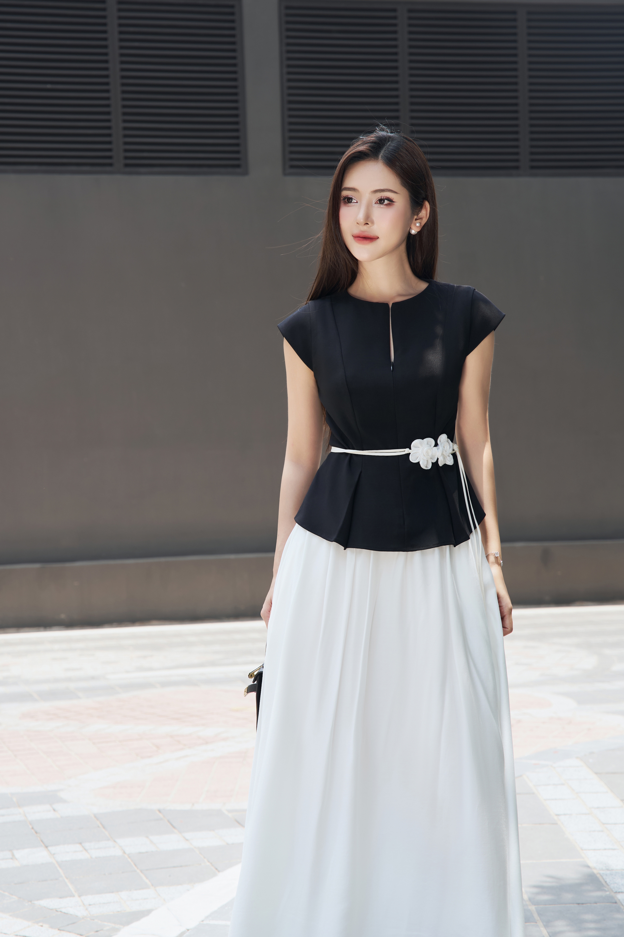 Váy "2 trong 1" - Rạng rỡ đi làm, tỏa sáng đêm tiệc- Ảnh 3. Váy "2 trong 1" - Rạng rỡ đi làm, tỏa sáng đêm tiệc- Ảnh 3.