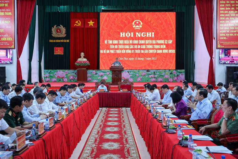 Thủ tướng: Đồng bằng sông Cửu Long cần đoàn kết hơn nữa, bứt phá, thần tốc hơn nữa- Ảnh 8. Thủ tướng: Đồng bằng sông Cửu Long cần đoàn kết hơn nữa, bứt phá, thần tốc hơn nữa- Ảnh 8.