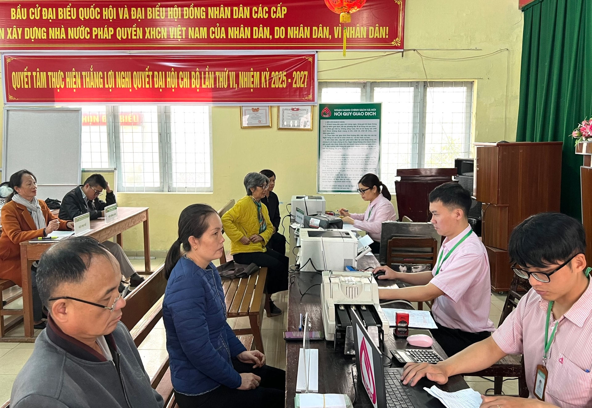 Lam Dong: Zajištění včasného přísunu kapitálu pro chudé domácnosti - Foto 2. Lâm Đồng: Đảm bảo tiếp vốn kịp thời cho hộ nghèo- Ảnh 2.