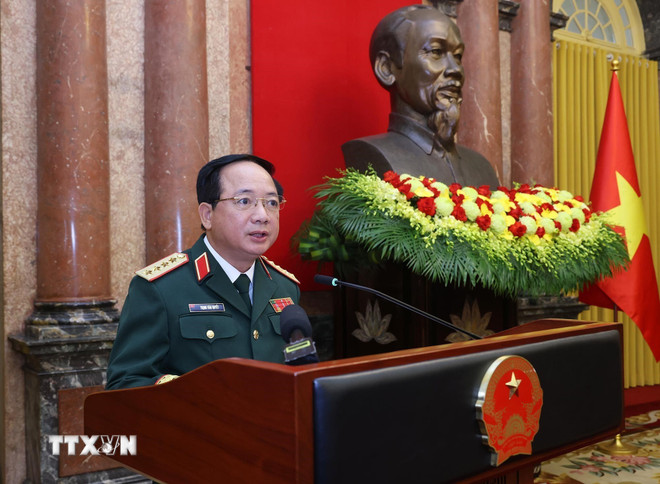 Chủ tịch nước trao quyết định thăng quân hàm cho sỹ quan Quân đội, Công an- Ảnh 2. Chủ tịch nước trao quyết định thăng quân hàm cho sỹ quan Quân đội, Công an- Ảnh 2.