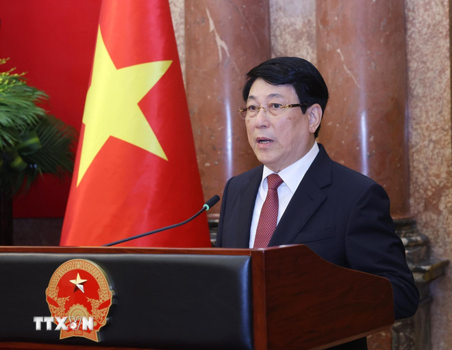 Chủ tịch nước trao quyết định thăng quân hàm cho sỹ quan Quân đội, Công an- Ảnh 1. Chủ tịch nước trao quyết định thăng quân hàm cho sỹ quan Quân đội, Công an- Ảnh 1.