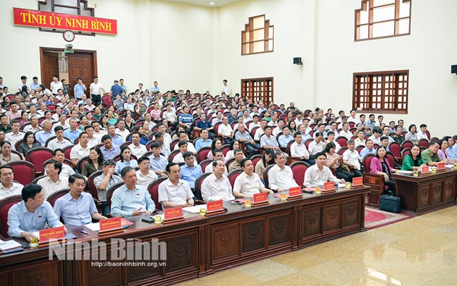 Phó Chủ tịch - Tổng Thư ký UBTƯ MTTQ Việt Nam Nguyễn Thị Thu Hà tiếp xúc cử tri tại Ninh Bình- Ảnh 1. Phó Chủ tịch - Tổng Thư ký UBTƯ MTTQ Việt Nam Nguyễn Thị Thu Hà tiếp xúc cử tri tại Ninh Bình- Ảnh 1.