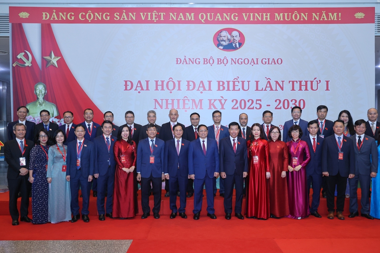 Thủ tướng: Xây dựng ngành ngoại giao chuyên nghiệp, văn minh, hiện đại, nhân văn, hiệu quả- Ảnh 9. Thủ tướng: Xây dựng ngành ngoại giao chuyên nghiệp, văn minh, hiện đại, nhân văn, hiệu quả- Ảnh 9.
