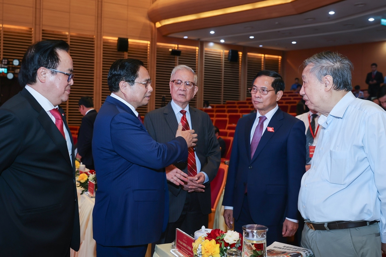 Thủ tướng: Xây dựng ngành ngoại giao chuyên nghiệp, văn minh, hiện đại, nhân văn, hiệu quả- Ảnh 8. Thủ tướng: Xây dựng ngành ngoại giao chuyên nghiệp, văn minh, hiện đại, nhân văn, hiệu quả- Ảnh 8.