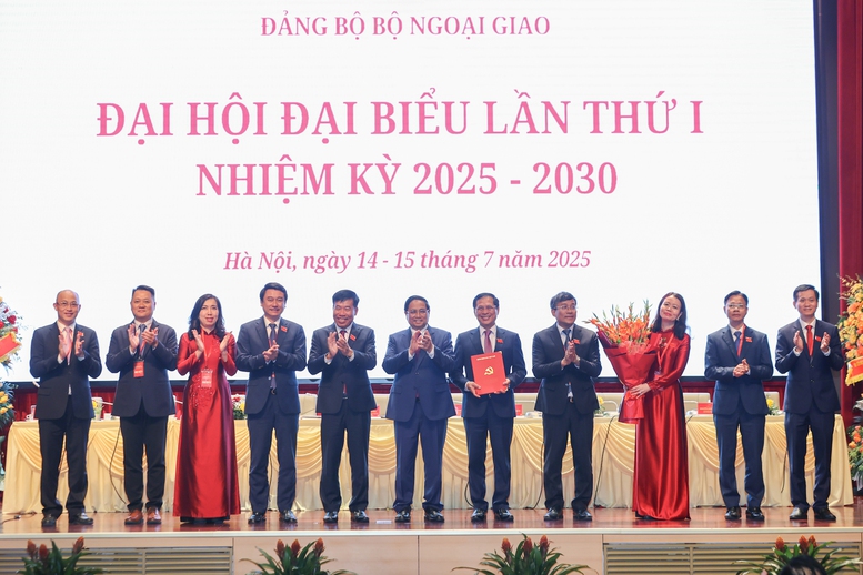 Thủ tướng: Xây dựng ngành ngoại giao chuyên nghiệp, văn minh, hiện đại, nhân văn, hiệu quả- Ảnh 7. Thủ tướng: Xây dựng ngành ngoại giao chuyên nghiệp, văn minh, hiện đại, nhân văn, hiệu quả- Ảnh 7.