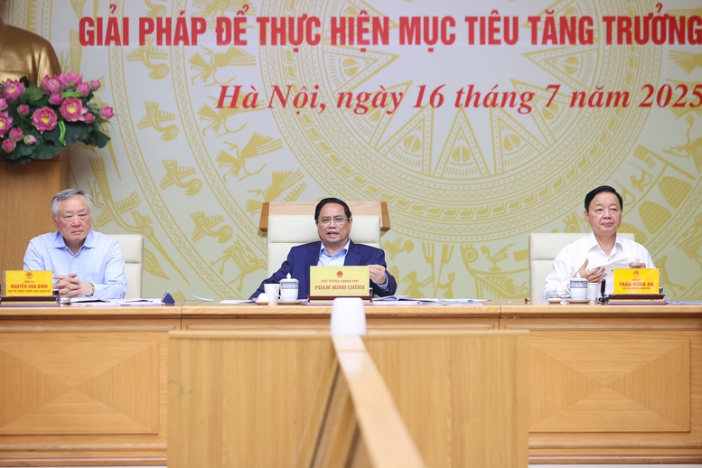 Thủ tướng: Tăng trưởng 8,3-8,5% năm 2025 không là "mục tiêu bất khả thi"- Ảnh 1. Thủ tướng: Tăng trưởng 8,3-8,5% năm 2025 không là "mục tiêu bất khả thi"- Ảnh 1.