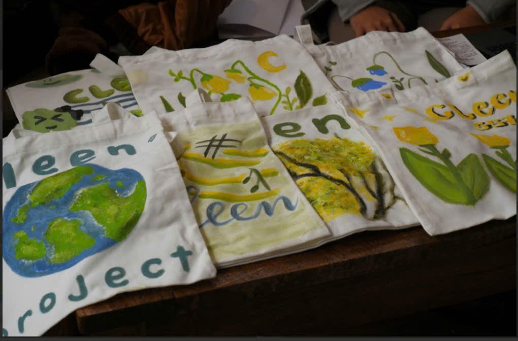 Les élèves du lycée de Hanoi cultivent une communauté plus verte - Photo 1. Học sinh THPT Hà Nội ươm mầm vì một cộng đồng xanh hơn- Ảnh 1.