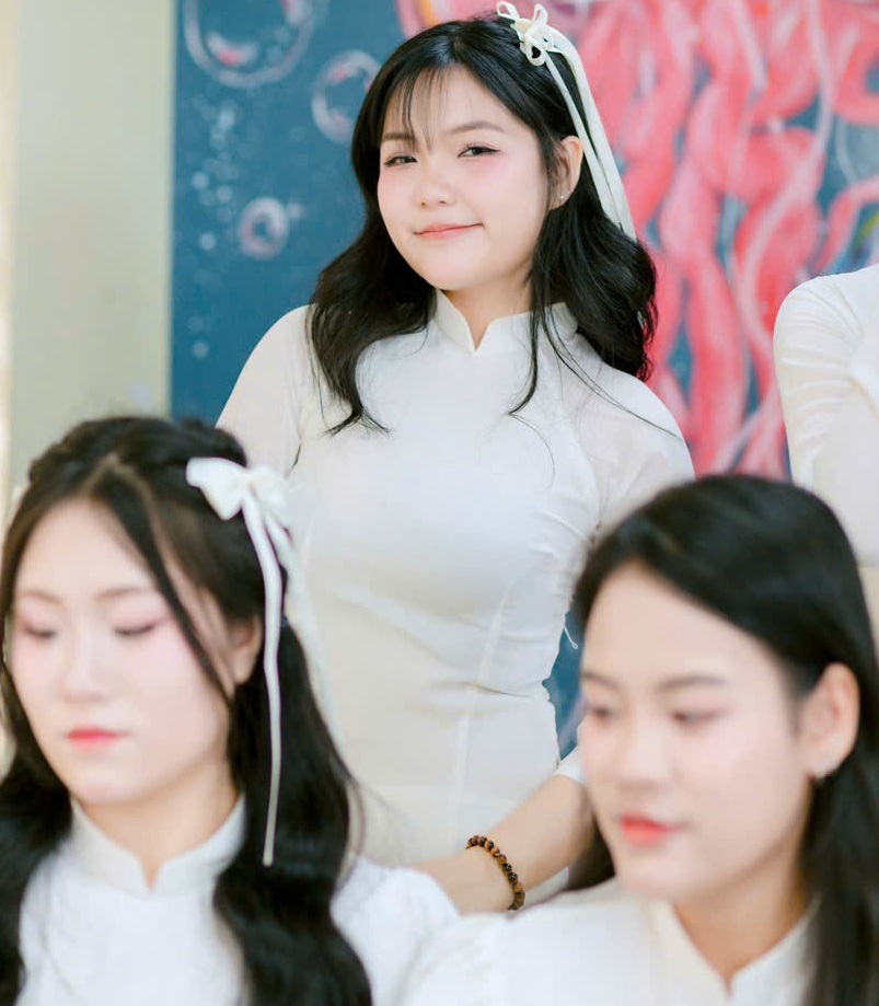 Dua pelajar perempuan etnik Thai di Nghe An mencapai tempat kedua di blok C00 - Foto 1. 2 nữ sinh người dân tộc Thái ở Nghệ An đạt Á khoa khối C00 - Ảnh 1.