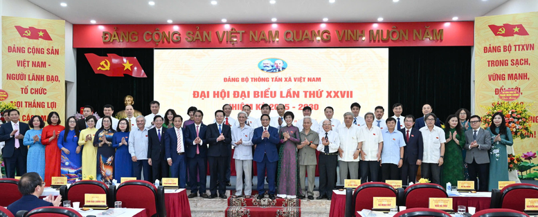 Thủ tướng: TTXVN phải tiên phong, gương mẫu, đi đầu trên mặt trận tư tưởng- Ảnh 6. Thủ tướng: TTXVN phải tiên phong, gương mẫu, đi đầu trên mặt trận tư tưởng- Ảnh 6.