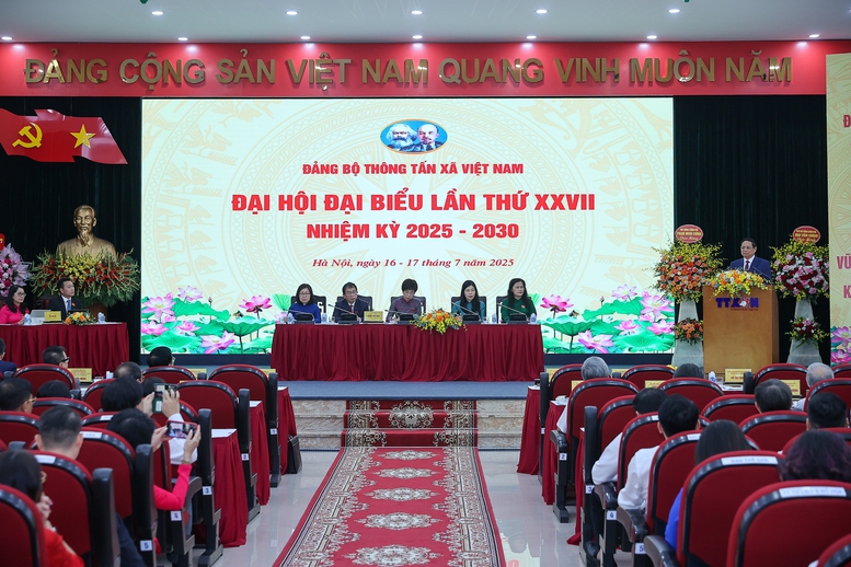 Thủ tướng: TTXVN phải tiên phong, gương mẫu, đi đầu trên mặt trận tư tưởng- Ảnh 3. Thủ tướng: TTXVN phải tiên phong, gương mẫu, đi đầu trên mặt trận tư tưởng- Ảnh 3.