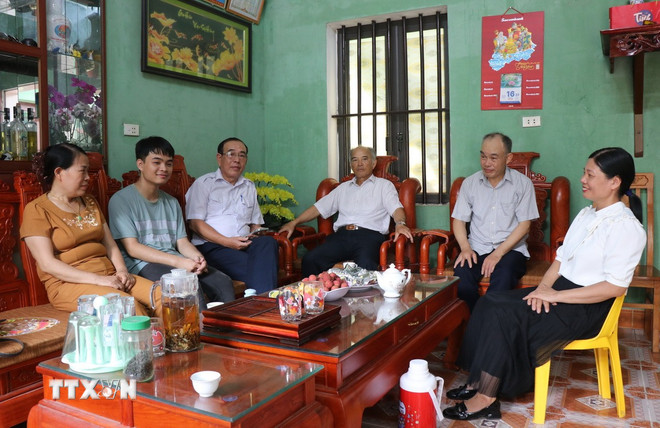 Thủ khoa A00 30 điểm bật mí "bí kíp học siêu đỉnh" từ cuốn sổ đặc biệt- Ảnh 2. Thủ khoa A00 30 điểm bật mí "bí kíp học siêu đỉnh" từ cuốn sổ đặc biệt- Ảnh 2.