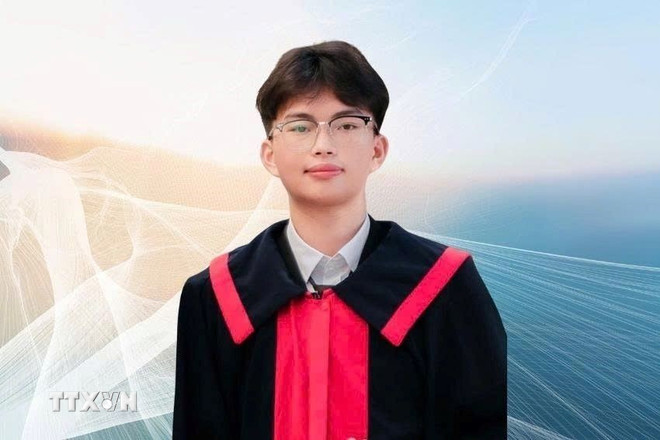 Tốt nghiệp Trung học phổ thông 2025: Lớp học có 3 thủ khoa ở Hà Tĩnh- Ảnh 2. Tốt nghiệp Trung học phổ thông 2025: Lớp học có 3 thủ khoa ở Hà Tĩnh- Ảnh 2.
