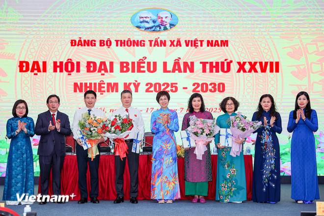Bà Vũ Việt Trang tái đắc cử Bí thư Đảng ủy TTXVN khóa 27, nhiệm kỳ 2025-2030- Ảnh 2. Bà Vũ Việt Trang tái đắc cử Bí thư Đảng ủy TTXVN khóa 27, nhiệm kỳ 2025-2030- Ảnh 2.