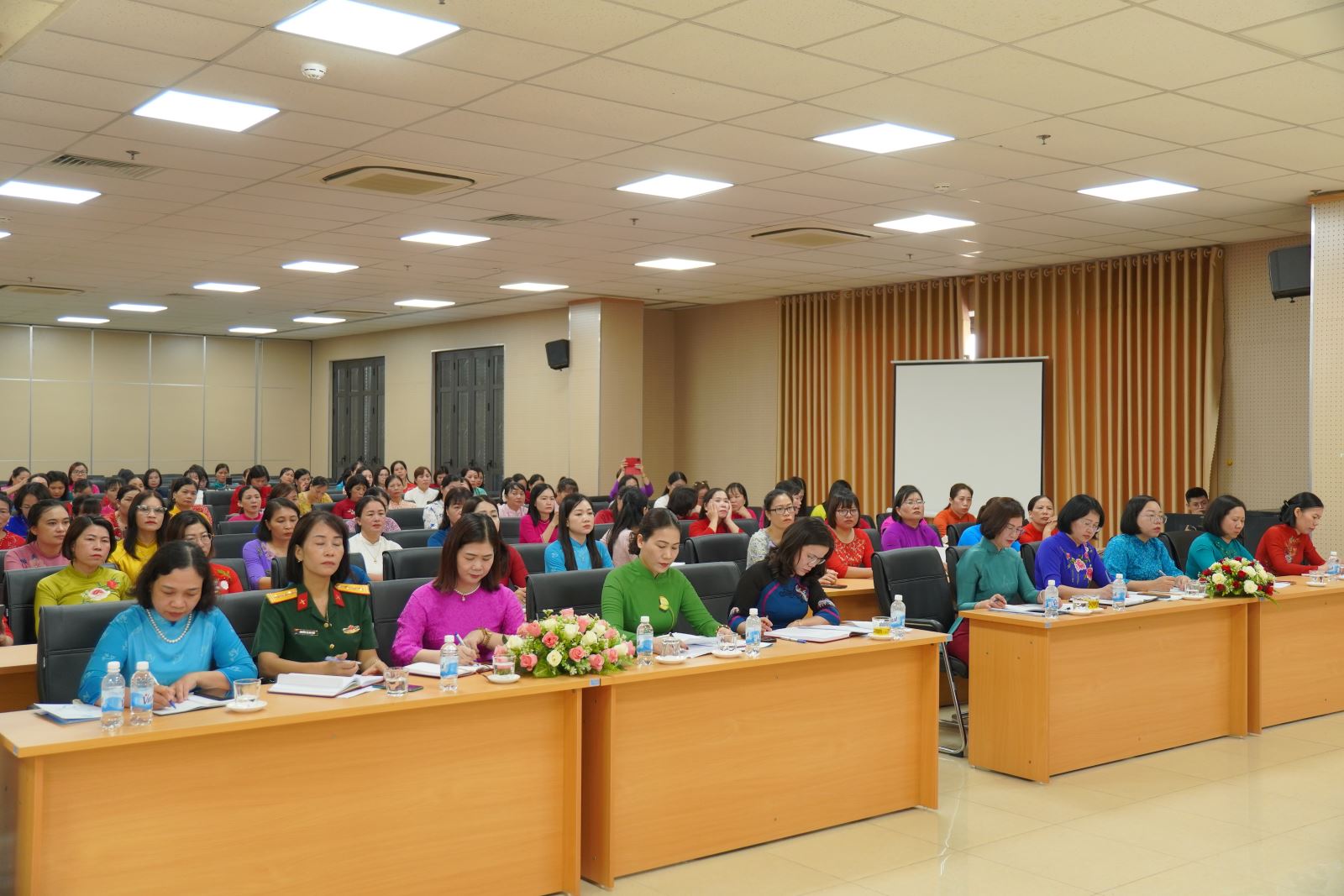 Hội LHPN tỉnh Hưng Yên triển khai nhiệm vụ công tác 6 tháng cuối năm 2025 theo mô hình tổ chức mới- Ảnh 1.