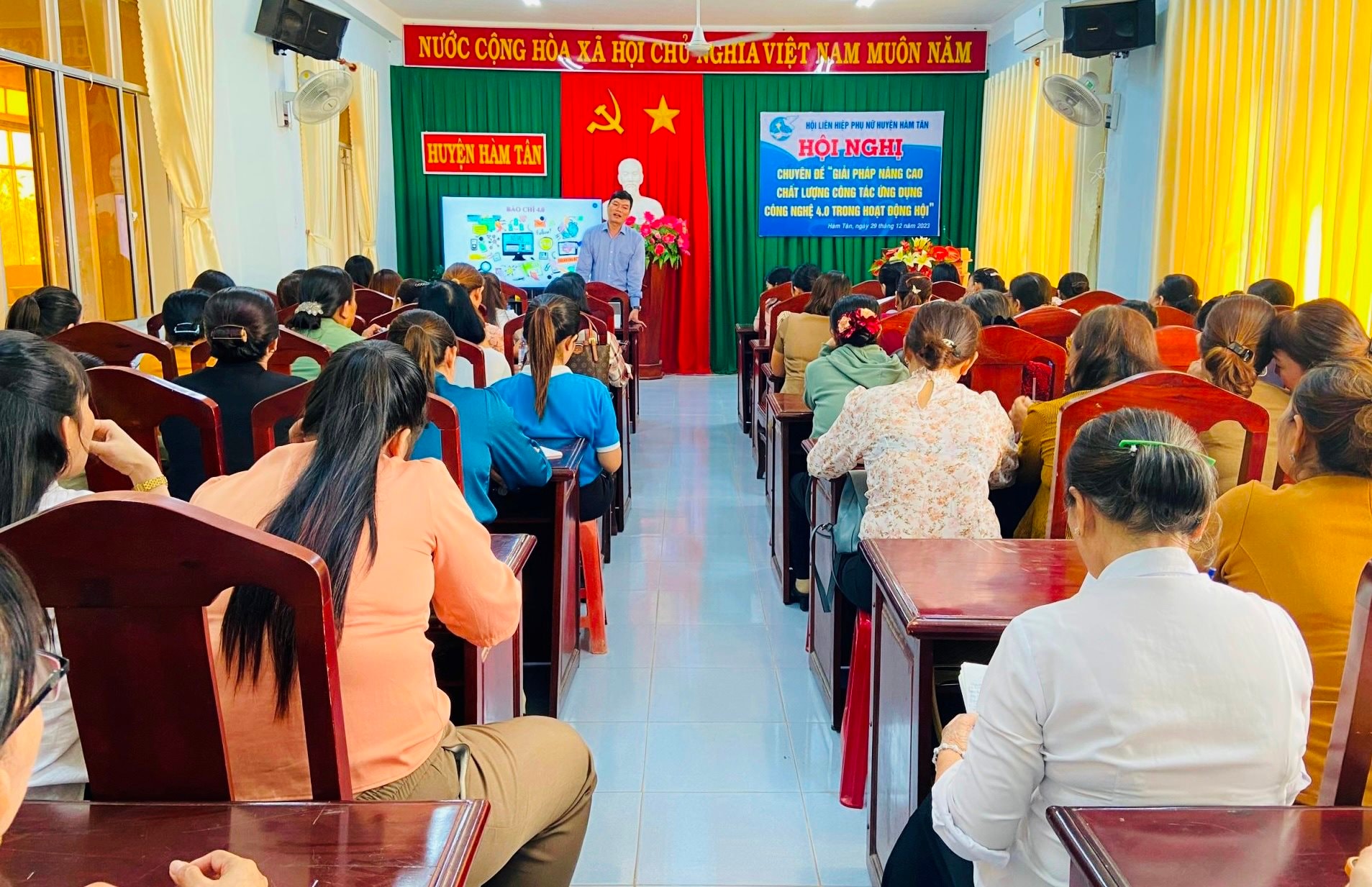 Les coopératives améliorent l'efficacité des entreprises grâce au numérique - Photo 2. Hợp tác xã nâng cao hiệu quả kinh doanh nhờ công nghệ số- Ảnh 2.