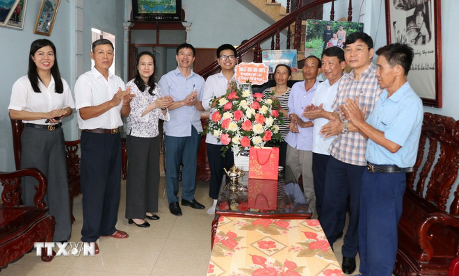 Nam sinh Ninh Bình lập sơ đồ tư duy, tự học và giành ngôi thủ khoa toàn quốc- Ảnh 3. Nam sinh Ninh Bình lập sơ đồ tư duy, tự học và giành ngôi thủ khoa toàn quốc- Ảnh 3.