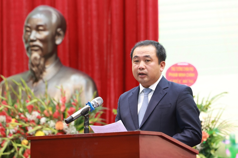 Thủ tướng Phạm Minh Chính trao Quyết định giao quyền Bộ trưởng Bộ Nông nghiệp và Môi trường- Ảnh 3. Thủ tướng Phạm Minh Chính trao Quyết định giao quyền Bộ trưởng Bộ Nông nghiệp và Môi trường- Ảnh 3.