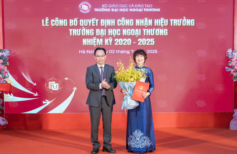 Setelah 20 tahun, Universitas Perdagangan Luar Negeri memiliki kepala sekolah perempuan - Foto 1. Sau 20 năm, Trường Đại học Ngoại thương lại có một nữ hiệu trưởng- Ảnh 1.