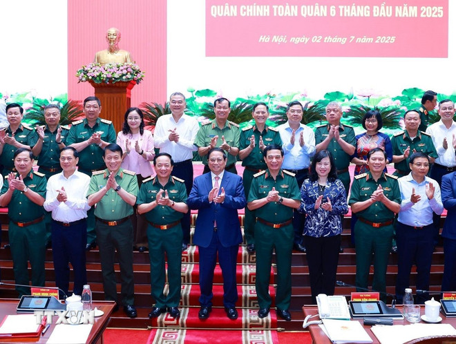 Thủ tướng: Quân đội tiếp tục vai trò nòng cốt trong xây dựng “thế trận lòng dân”- Ảnh 1.