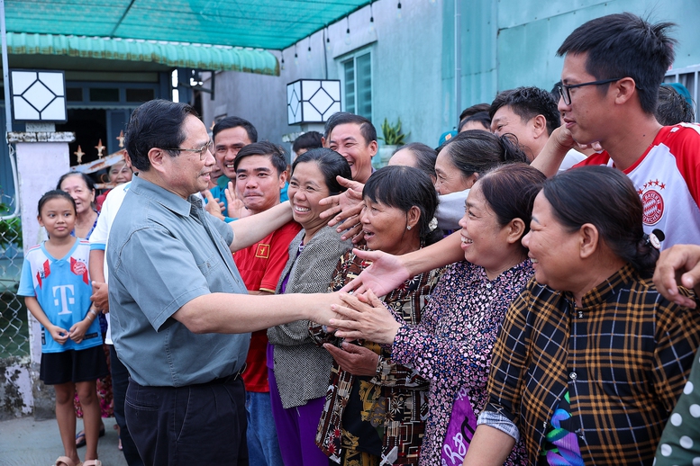 Thủ tướng tưởng niệm, tri ân các anh hùng liệt sĩ, người có công tại tỉnh An Giang- Ảnh 5.
