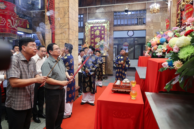 Thủ tướng thăm Lăng Thoại Ngọc Hầu và Miếu Bà Chúa Xứ núi Sam- Ảnh 2.
