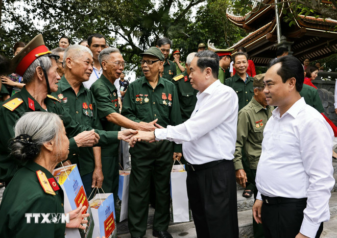 Chủ tịch Quốc hội tri ân các Anh hùng Liệt sỹ, người có công tại Thái Nguyên- Ảnh 1. Chủ tịch Quốc hội tri ân các Anh hùng Liệt sỹ, người có công tại Thái Nguyên- Ảnh 1.