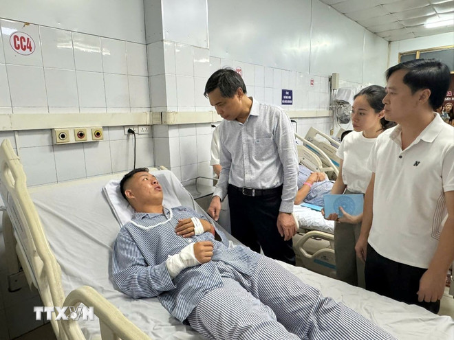 Vụ lật tàu trên vịnh Hạ Long: Lời cảnh tỉnh đắt giá!- Ảnh 1.