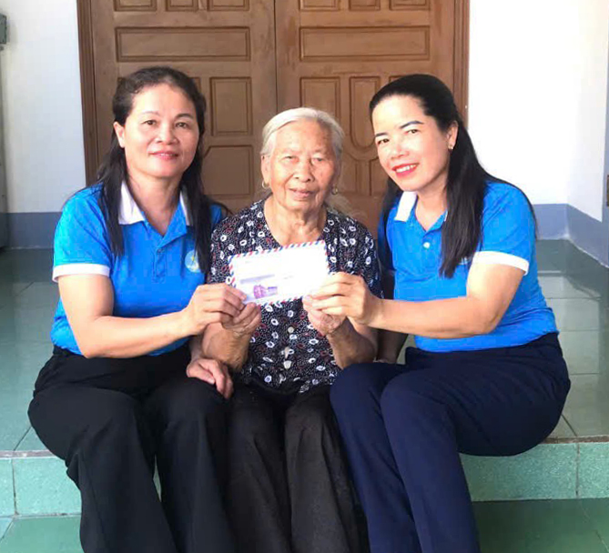 Hội LHPN Hà Tĩnh triển khai các hoạt động đền ơn đáp nghĩa trong dịp 27/7- Ảnh 2. Hội LHPN Hà Tĩnh triển khai các hoạt động đền ơn đáp nghĩa trong dịp 27/7- Ảnh 2.