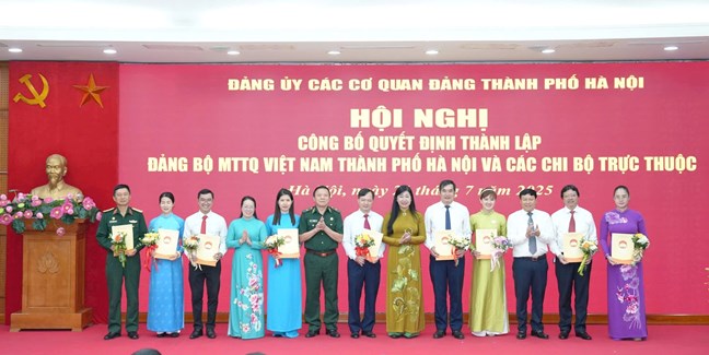 Công bố Quyết định thành lập Đảng bộ MTTQ Việt Nam TP Hà Nội và các chi bộ trực thuộc- Ảnh 2. Công bố Quyết định thành lập Đảng bộ MTTQ Việt Nam TP Hà Nội và các chi bộ trực thuộc- Ảnh 2.