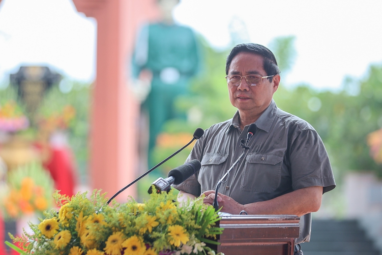 Thủ tướng: "Tiếp tục làm hết sức mình để không một liệt sĩ nào bị lãng quên"- Ảnh 6. Thủ tướng: "Tiếp tục làm hết sức mình để không một liệt sĩ nào bị lãng quên"- Ảnh 6.