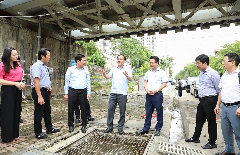 Chủ tịch tỉnh Bắc Ninh chỉ đạo đảm bảo an toàn cho người dân trước cơn bão số 3 (Wipha)- Ảnh 3. Chủ tịch tỉnh Bắc Ninh chỉ đạo đảm bảo an toàn cho người dân trước cơn bão số 3 (Wipha)- Ảnh 3.