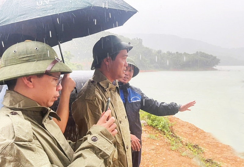 Chủ tịch tỉnh Bắc Ninh chỉ đạo đảm bảo an toàn cho người dân trước cơn bão số 3 (Wipha)- Ảnh 4. Chủ tịch tỉnh Bắc Ninh chỉ đạo đảm bảo an toàn cho người dân trước cơn bão số 3 (Wipha)- Ảnh 4.