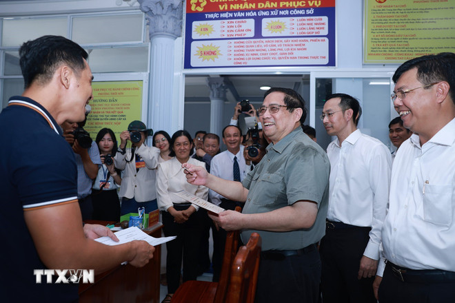 Thủ tướng: Tuyệt đối không để sắp xếp bộ máy ảnh hưởng đến đời sống Nhân dân- Ảnh 1. Thủ tướng: Tuyệt đối không để sắp xếp bộ máy ảnh hưởng đến đời sống Nhân dân- Ảnh 1.