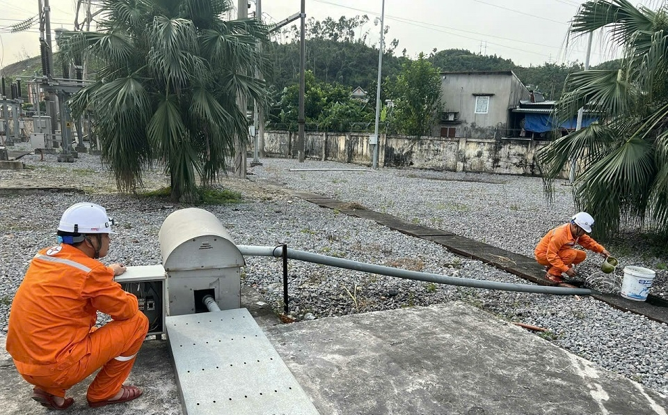 شركة نورثرن باور تنفذ خطة استجابة استباقية للعاصفة رقم 3 تحت شعار  Điện lực miền Bắc chủ động triển khai phương án ứng phó với bão số 3 theo phương châm “4 tại chỗ”- Ảnh 1.