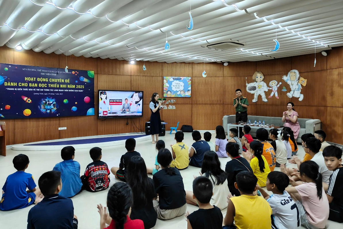 Reduzindo a pobreza de informação para crianças: começando com habilidades digitais básicas - Foto 1. Giảm nghèo thông tin cho trẻ em: Bắt đầu từ kỹ năng số cơ bản- Ảnh 1.