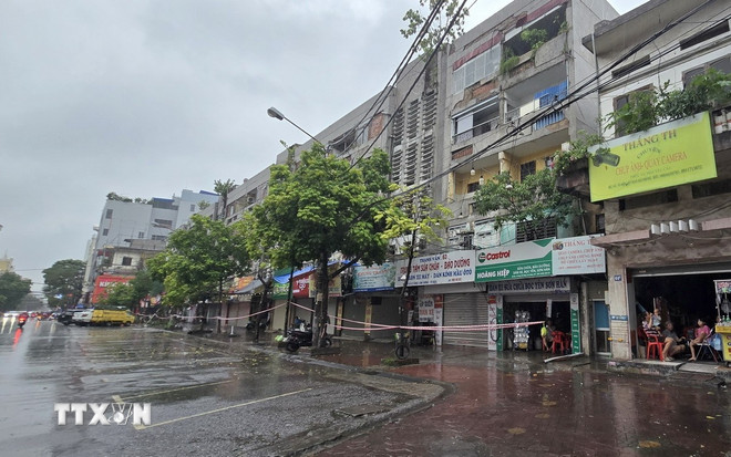 Bão số 3 đang ở trên đất liền ven biển giữa Hưng Yên và Ninh Bình, khẩn trương di dời hàng chục nghìn người- Ảnh 2. Bão số 3 đang ở trên đất liền ven biển giữa Hưng Yên và Ninh Bình, khẩn trương di dời hàng chục nghìn người- Ảnh 2.
