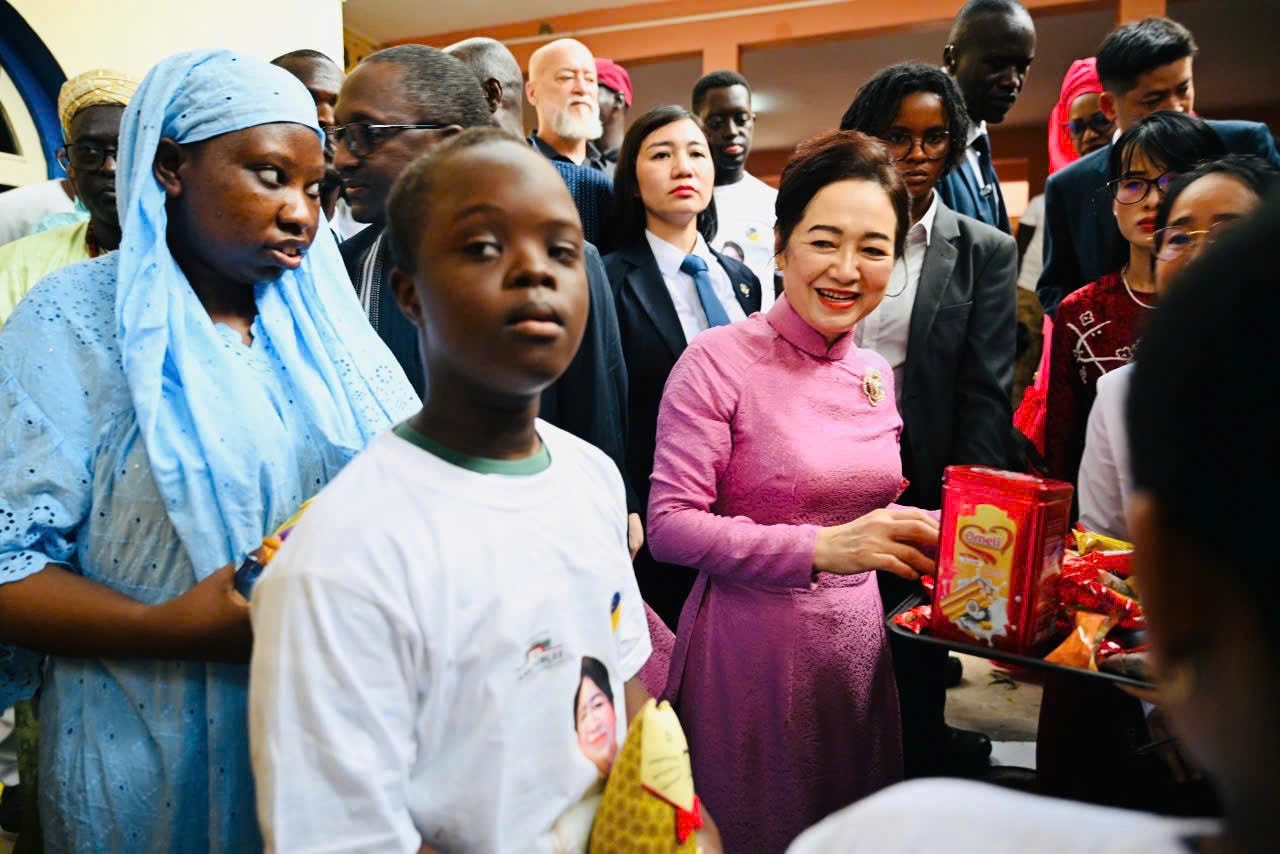 Phu nhân Chủ tịch Quốc hội Nguyễn Thị Thanh Nga thăm Trung tâm Hỗ trợ trẻ em tại Senegal- Ảnh 2.