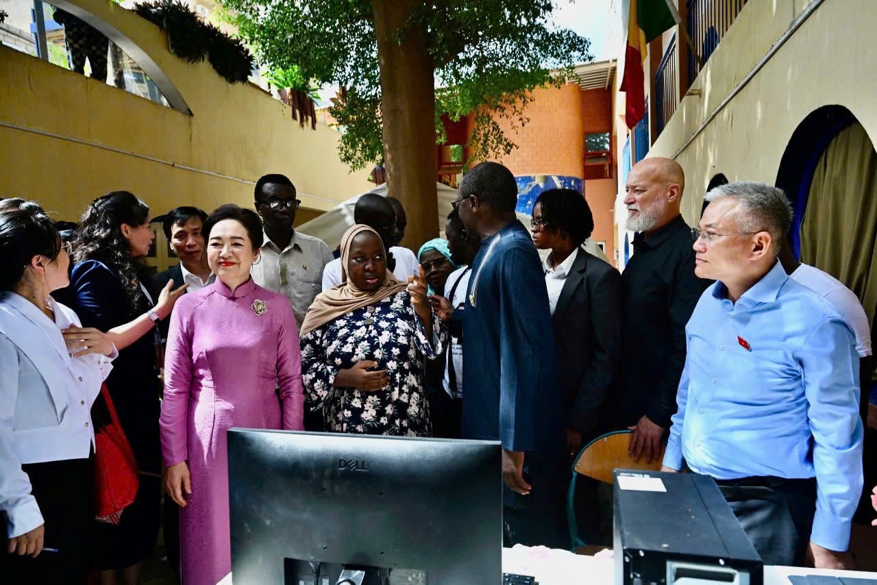 Phu nhân Chủ tịch Quốc hội Nguyễn Thị Thanh Nga thăm Trung tâm Hỗ trợ trẻ em tại Senegal- Ảnh 9.