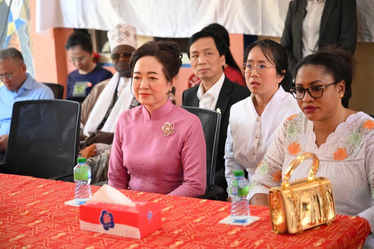 Phu nhân Chủ tịch Quốc hội Nguyễn Thị Thanh Nga thăm Trung tâm Hỗ trợ trẻ em tại Senegal- Ảnh 3.