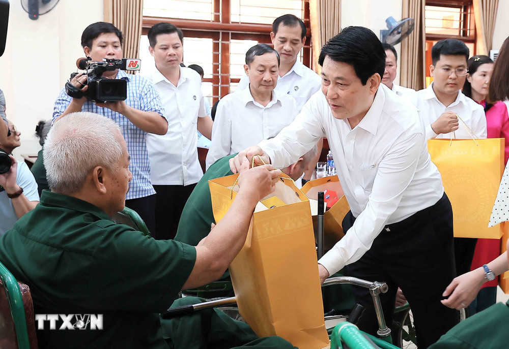 Chủ tịch nước: Chính sách ưu đãi người có công là nhiệm vụ thường xuyên, lâu dài- Ảnh 2. Chủ tịch nước: Chính sách ưu đãi người có công là nhiệm vụ thường xuyên, lâu dài- Ảnh 2.
