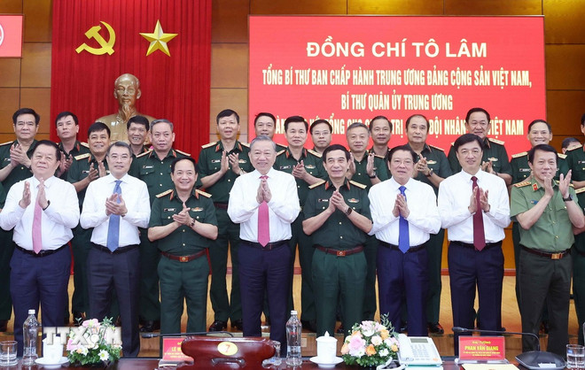 Tổng Bí thư: Xây dựng Quân đội vững mạnh về chính trị, gắn bó máu thịt với nhân dân- Ảnh 3. Tổng Bí thư: Xây dựng Quân đội vững mạnh về chính trị, gắn bó máu thịt với nhân dân- Ảnh 3.