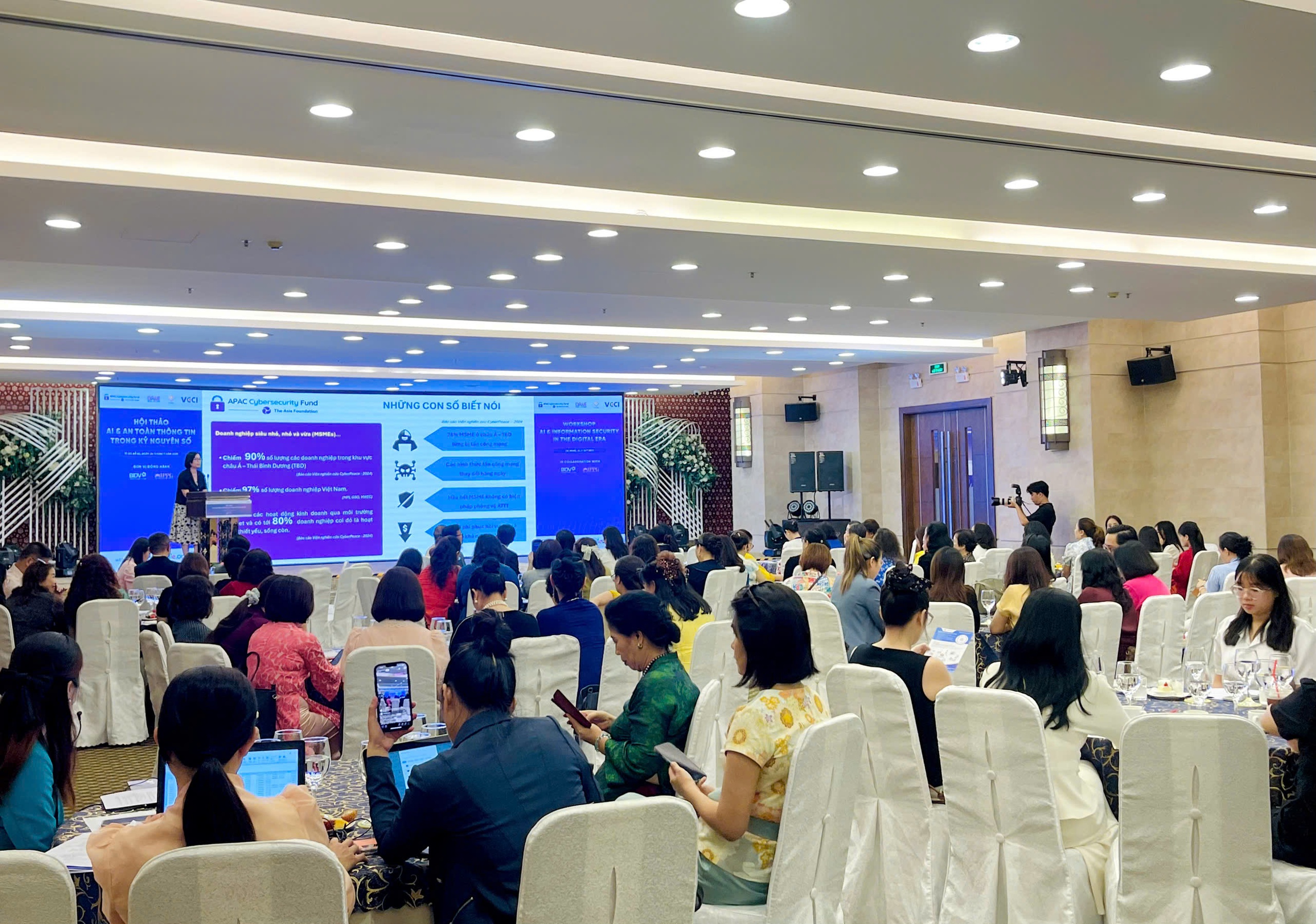 Vybavení podnikatelek základními znalostmi „digitální obrany“ – Foto 1. Trang bị kiến thức nền tảng về