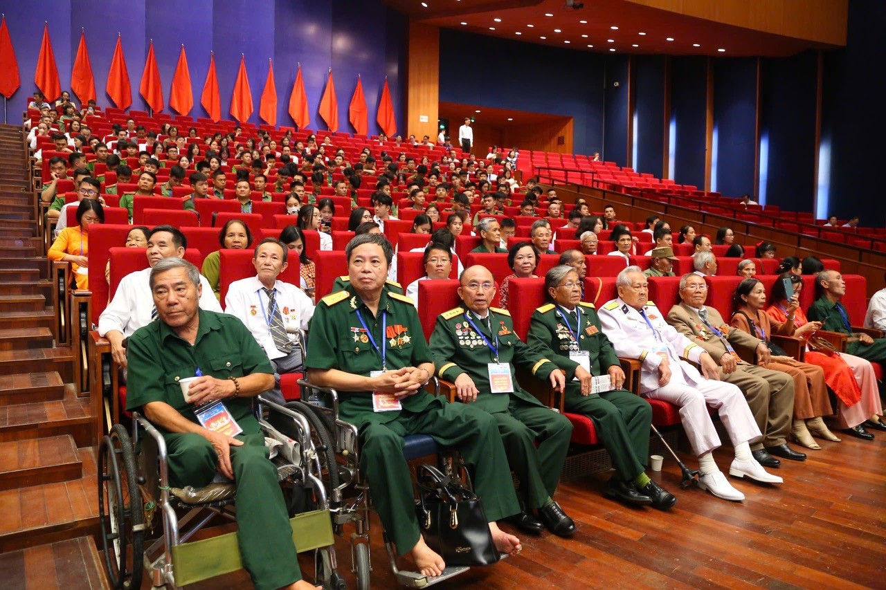 Đối tượng người có có công ngày càng mở rộng, chế độ ưu đãi ngày một nâng cao- Ảnh 2.