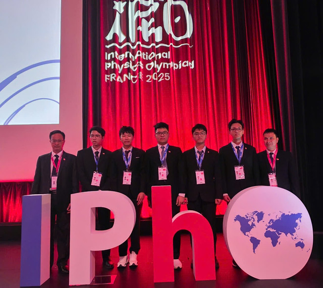 Việt Nam lọt tốp 10 đội xuất sắc nhất cuộc thi Olymic Vật lý quốc tế 2025- Ảnh 1.